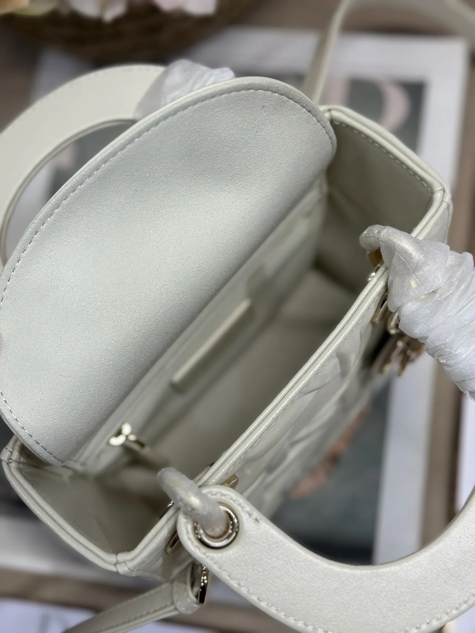 Christian Dior 白色プレス花菱格 Lady Dior ハンドバッグ - 画像 (8)