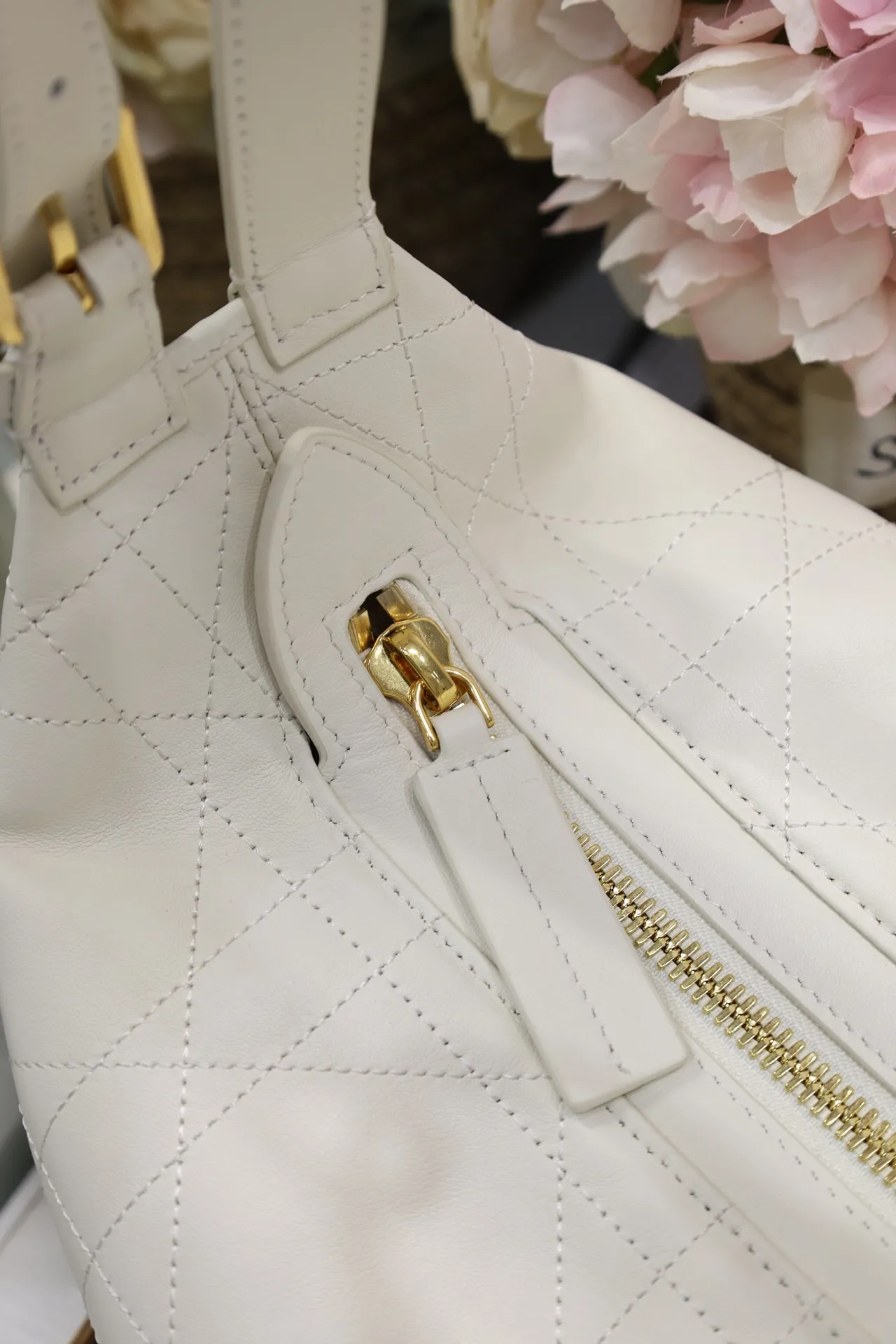 Christian Dior D-Journey ミディアムハンドバッグ ホワイト プレーン - 画像 (6)