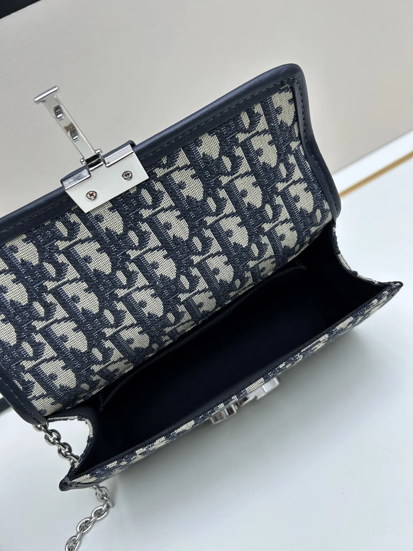 Christian Dior ブルー 小号30 Montaigneバッグ - 画像 (8)