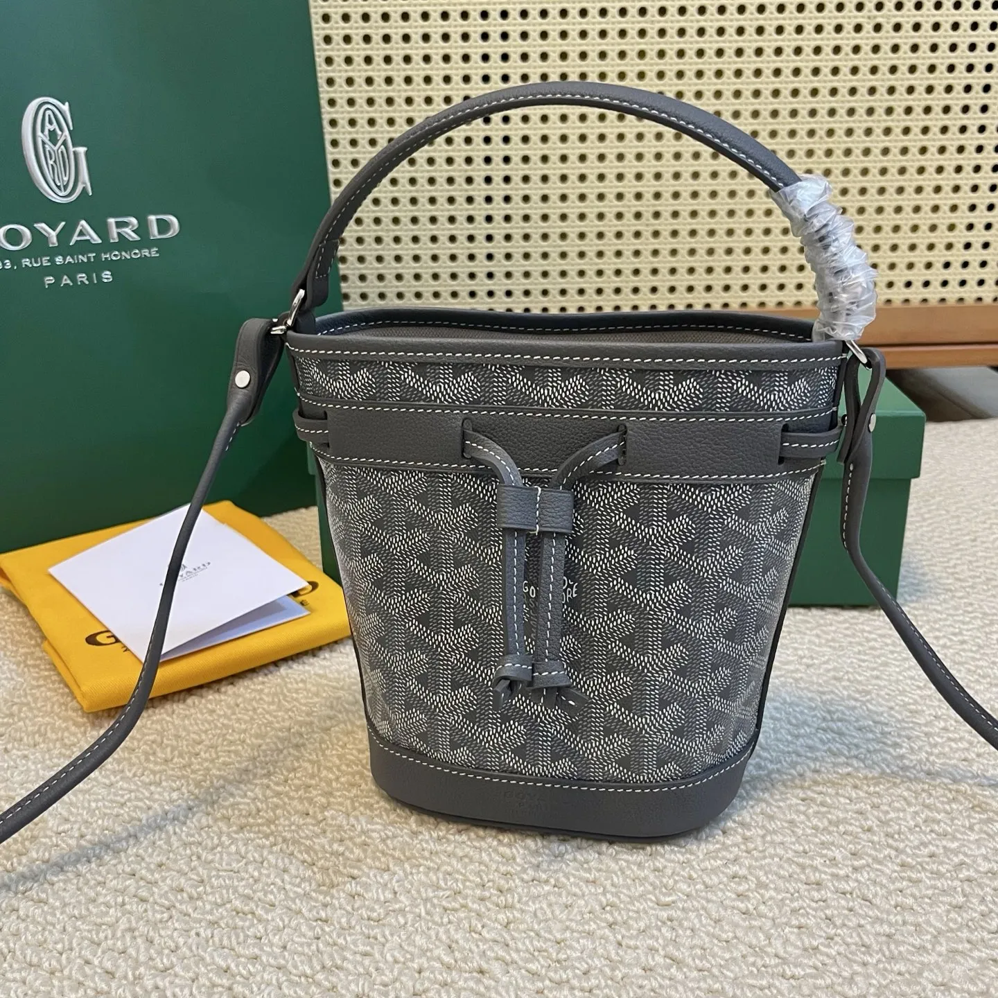 Goyard Petit Flot グレー ミニバケットバッグ - 画像 (7)