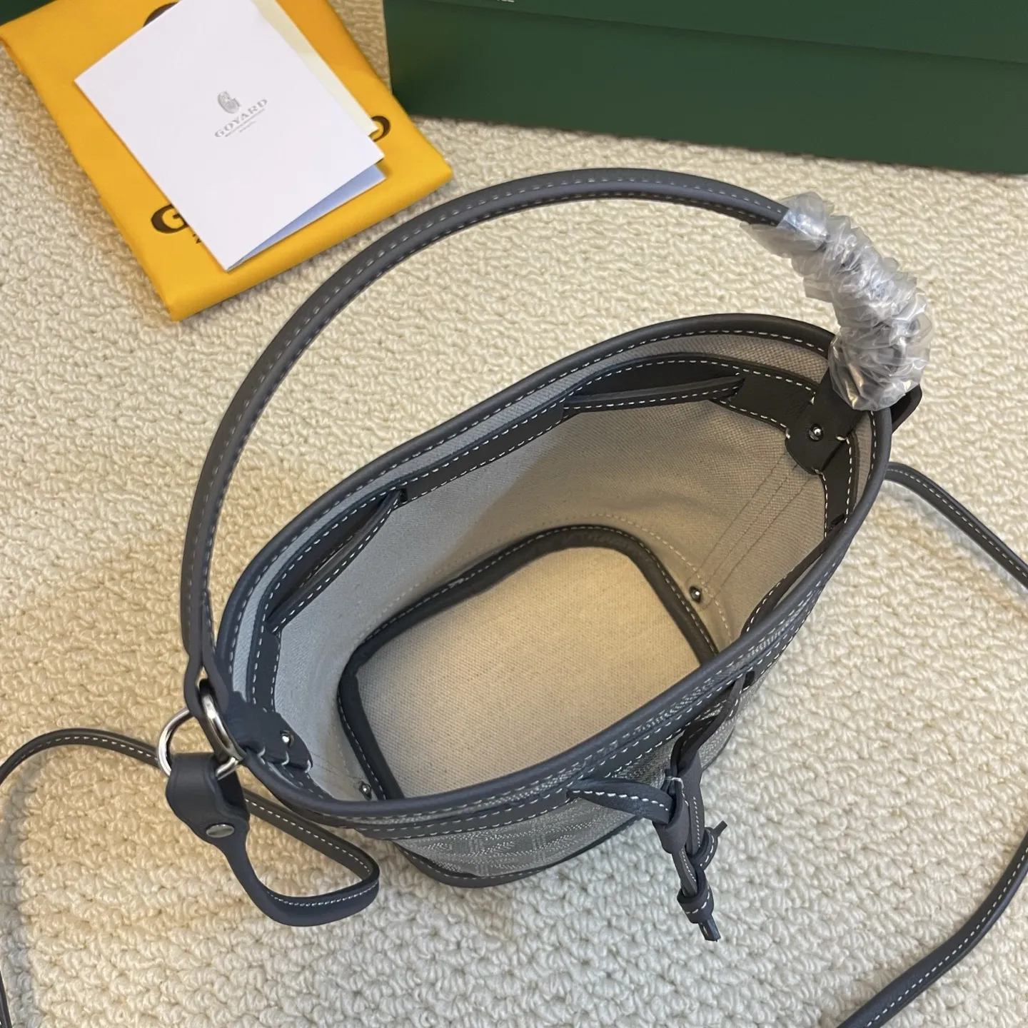 Goyard Petit Flot グレー ミニバケットバッグ - 画像 (9)