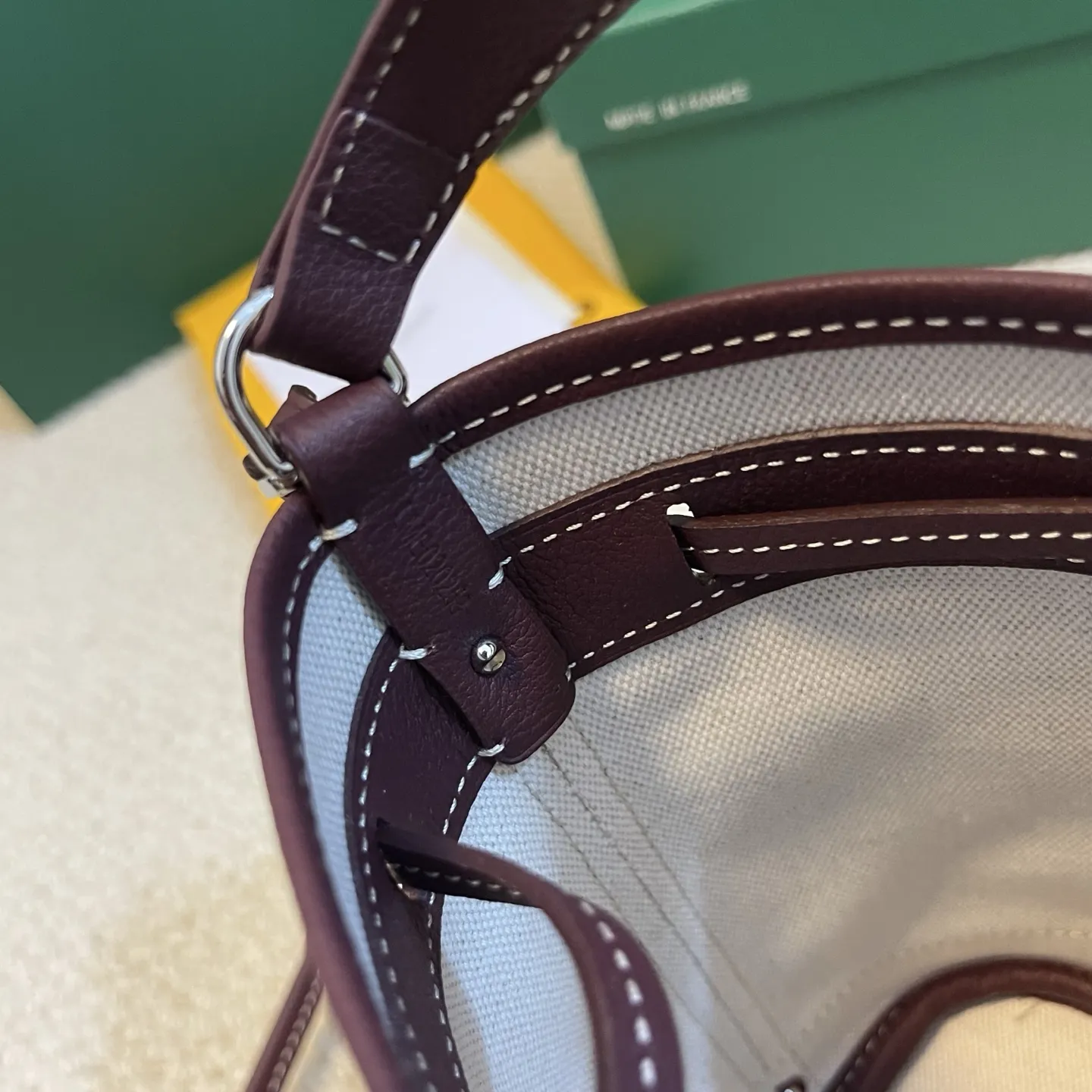 Goyard Petit Flot マルーンミニバケットバッグ - 画像 (10)