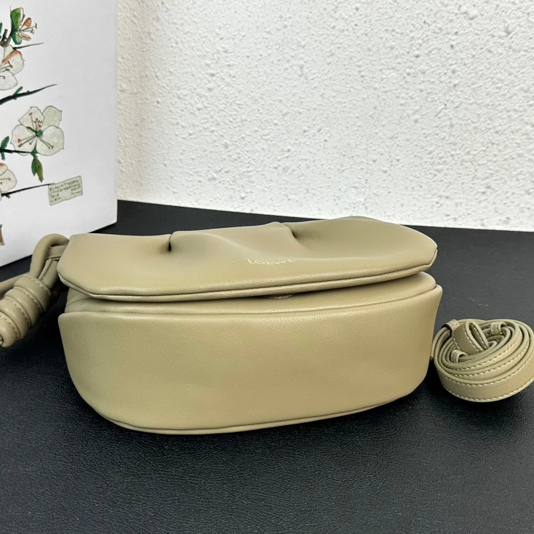 LOEWE Paseo オリーブグリーン 中古腋下バッグ - 画像 (9)