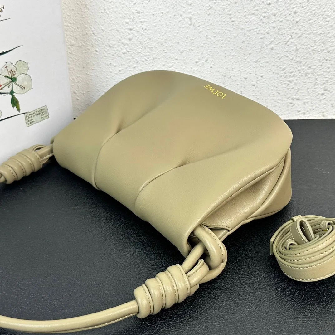 LOEWE Paseo オリーブグリーン 中古腋下バッグ - 画像 (10)