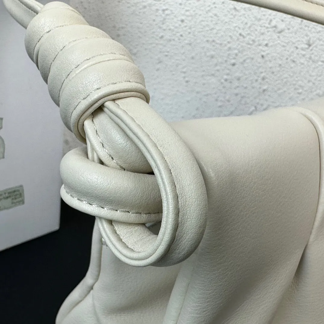 LOEWE Paseo ホワイト 中古ショルダーバッグ - 画像 (6)