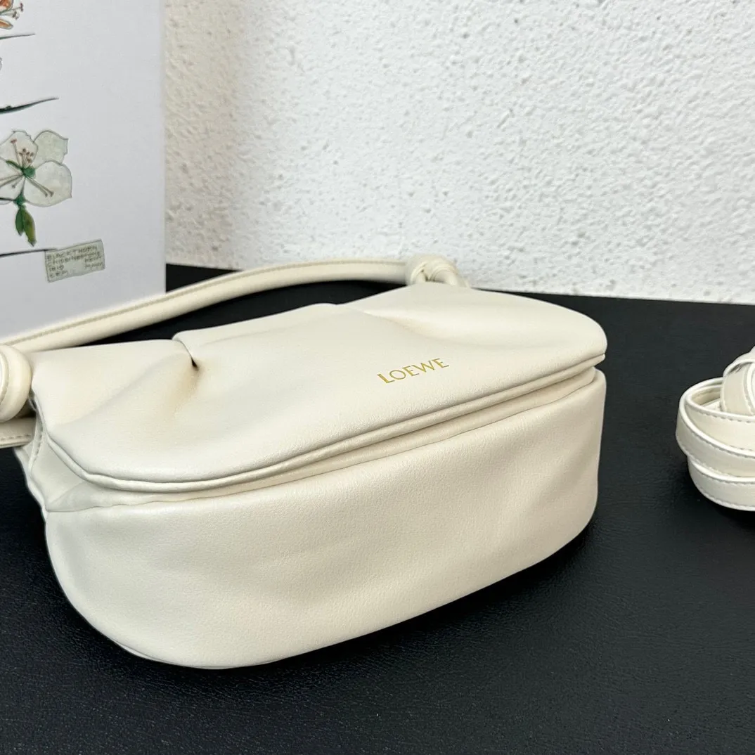 LOEWE Paseo ホワイト 中古ショルダーバッグ - 画像 (7)