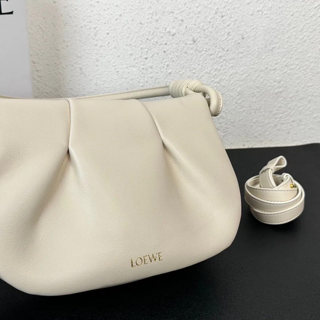 LOEWE Paseo ホワイト 中古ショルダーバッグ - 画像 (8)