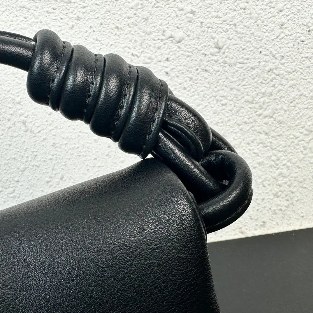 LOEWE Paseo ブラック 中古ショルダーバッグ - 画像 (6)