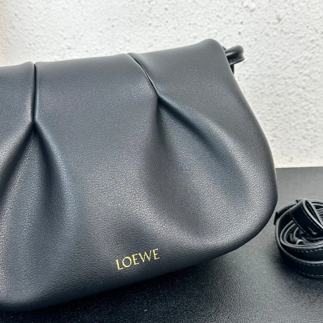 LOEWE Paseo ブラック 中古ショルダーバッグ - 画像 (7)