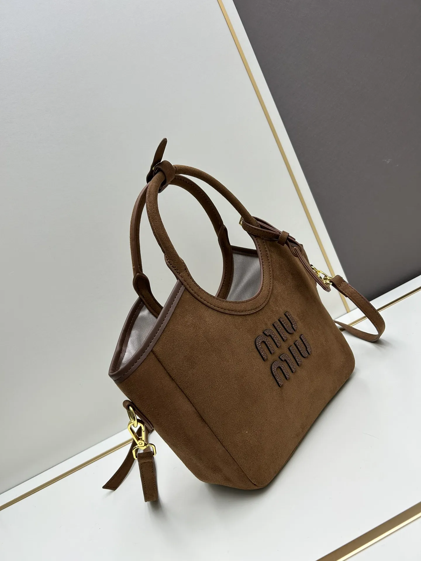 Miu Miu 茶色スエードトートバッグ8818小号 - 画像 (3)