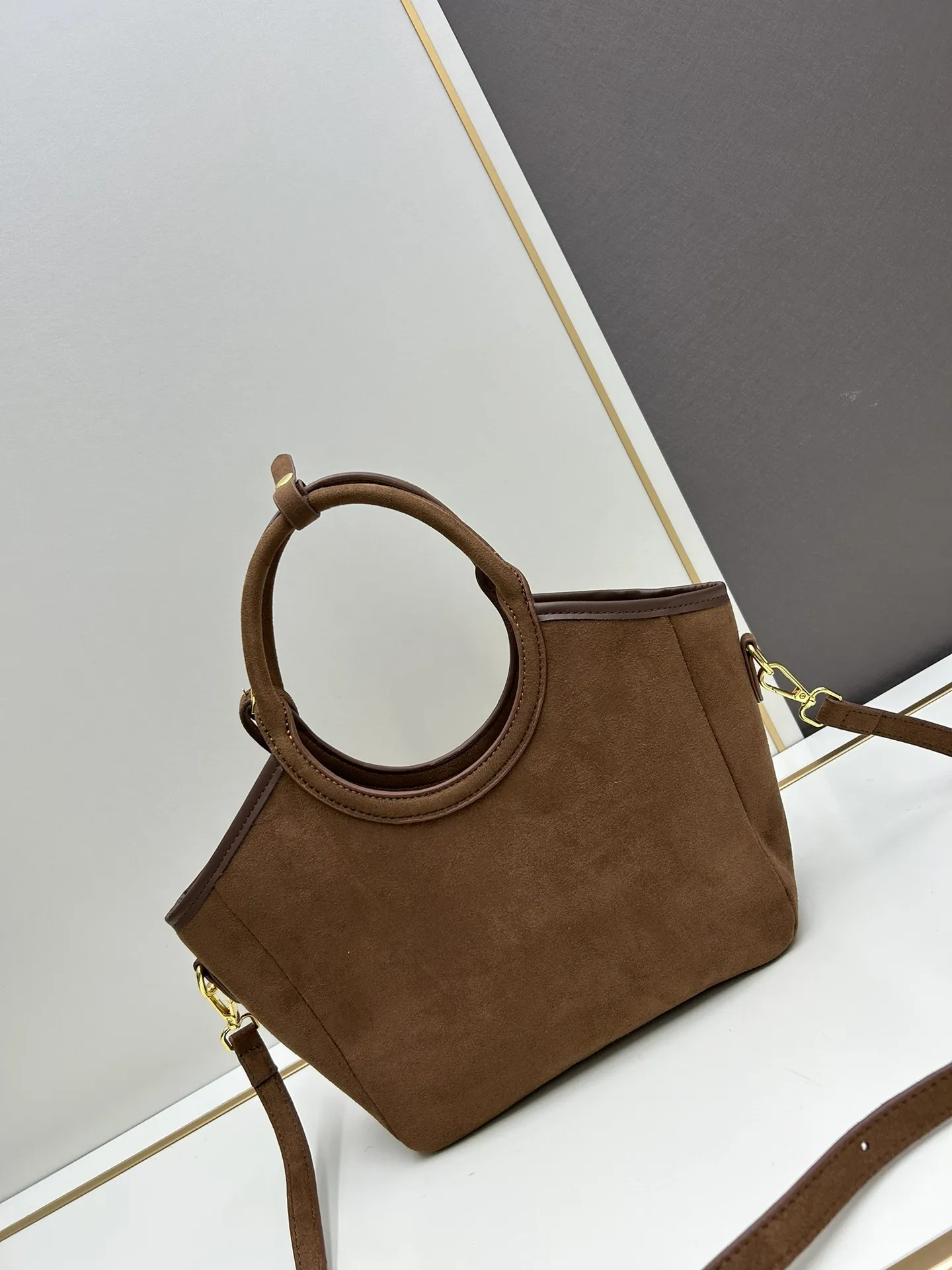 Miu Miu 茶色スエードトートバッグ8818小号 - 画像 (4)