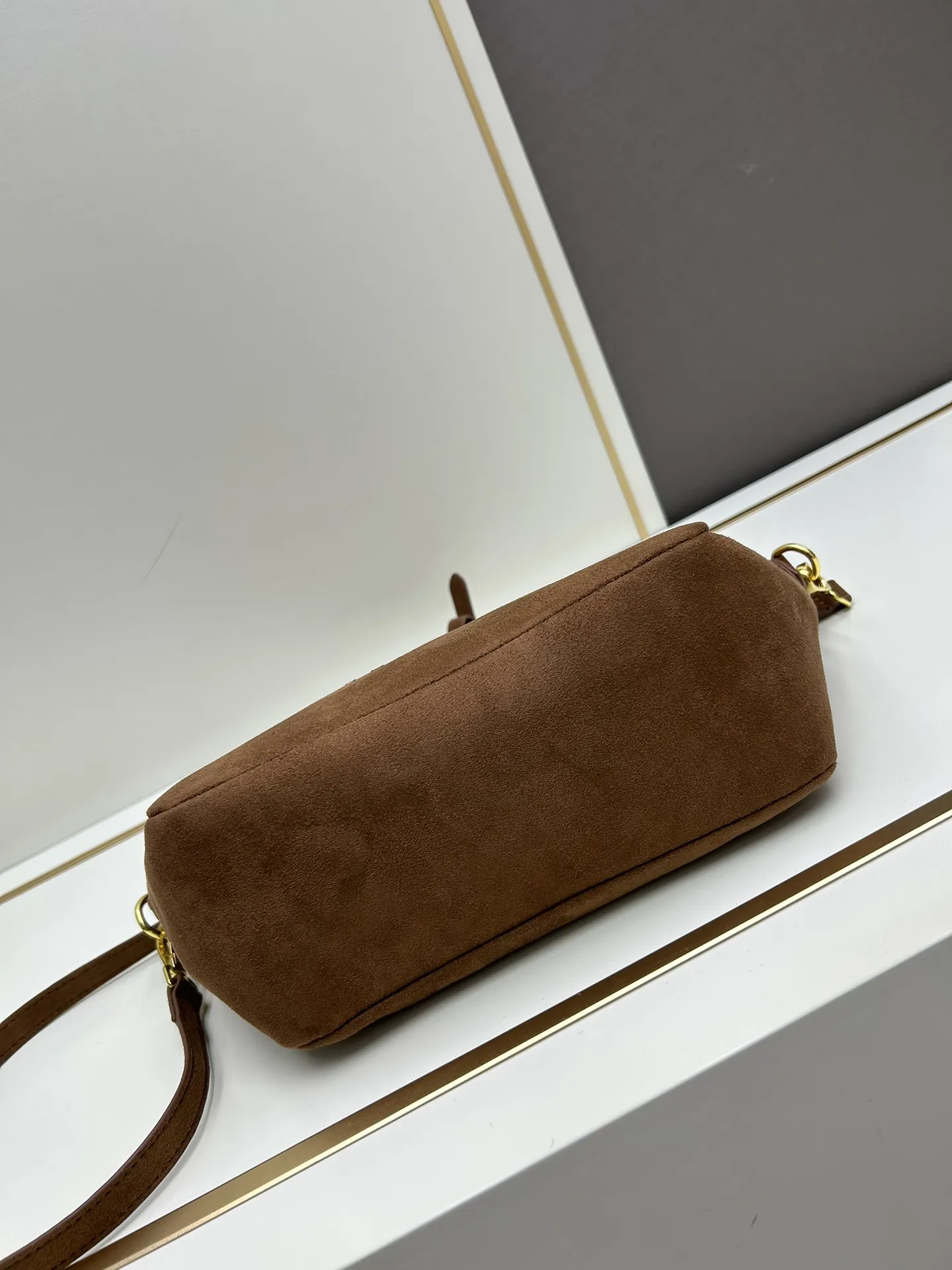 Miu Miu 茶色スエードトートバッグ8818小号 - 画像 (6)