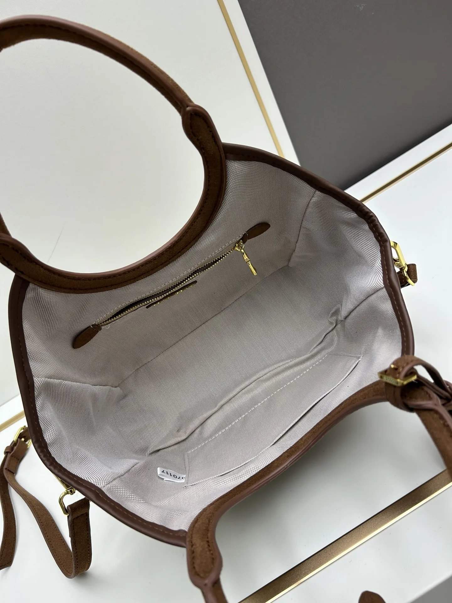 Miu Miu 茶色スエードトートバッグ8818小号 - 画像 (8)