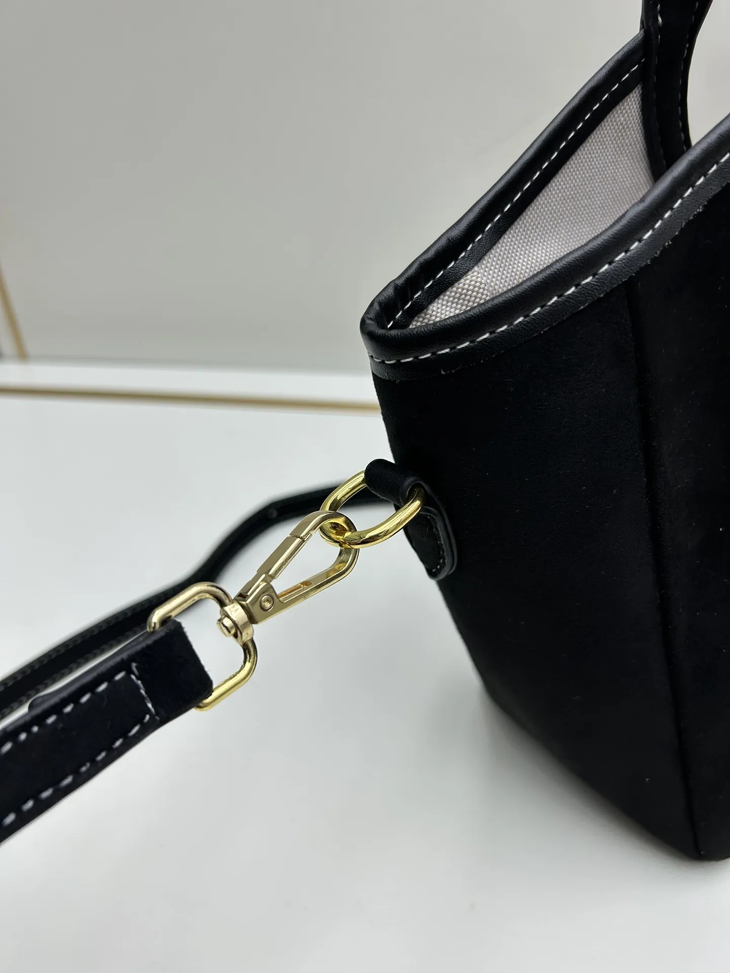 Miu Miu ブラックスエードトートバッグ8818小号 - 画像 (7)