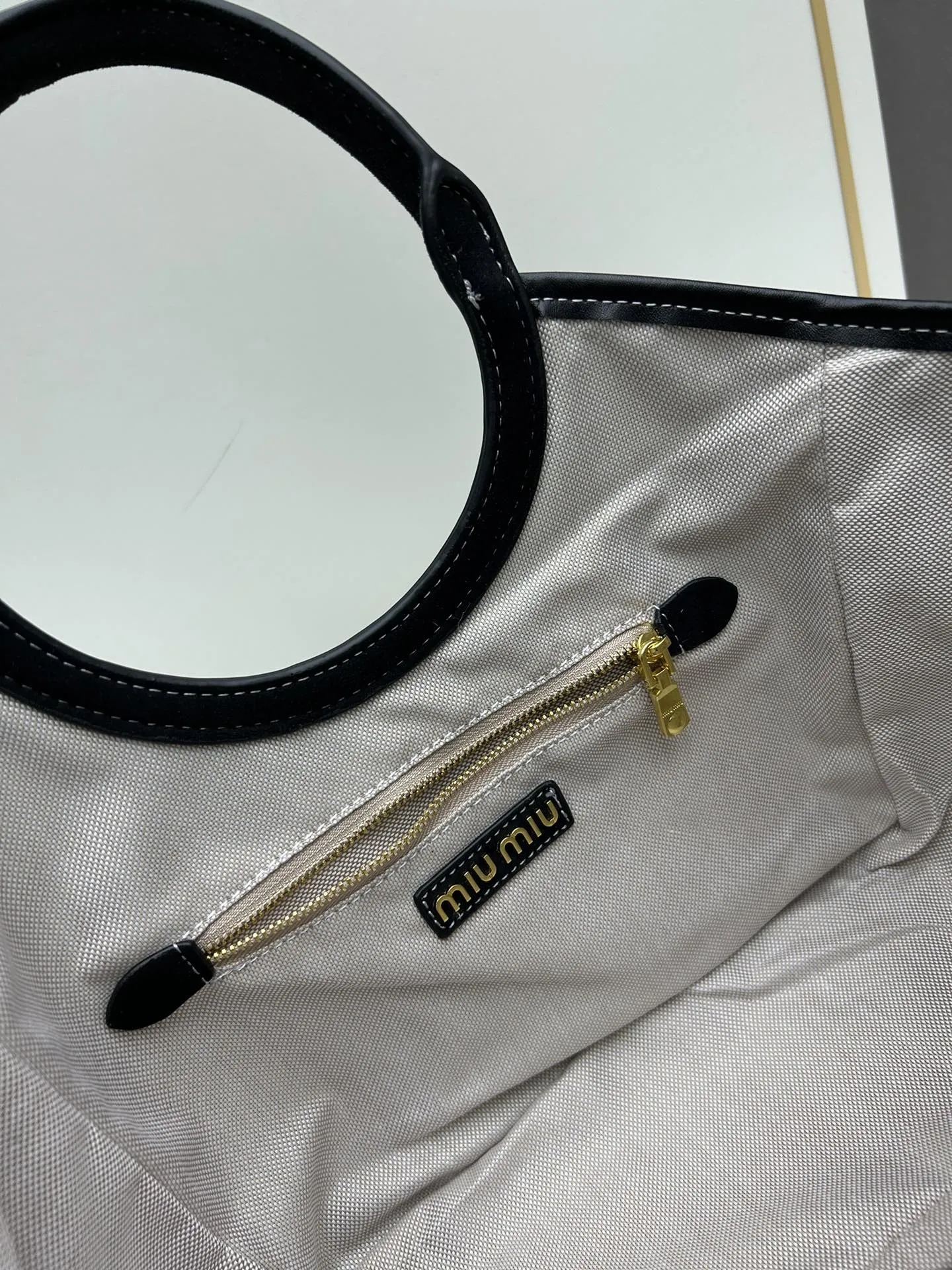 Miu Miu ブラックスエードトートバッグ8818小号 - 画像 (9)