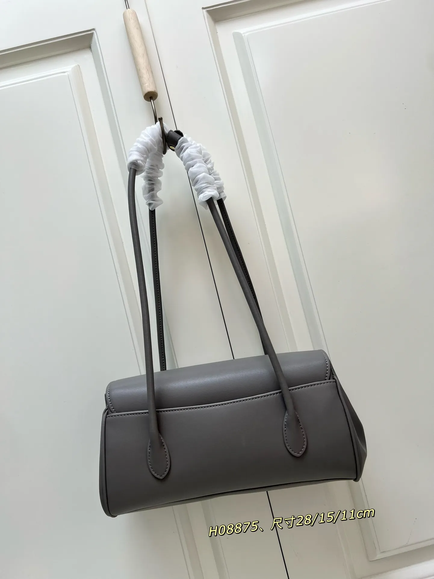 MiuMiu缪缪 グレー ハーフリジッドバッグ H08875 - 画像 (3)