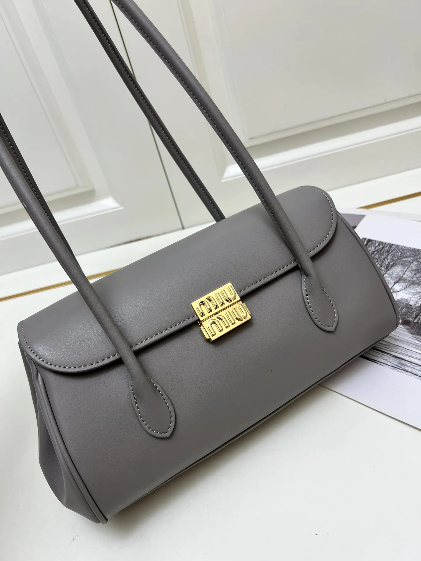 MiuMiu缪缪 グレー ハーフリジッドバッグ H08875 - 画像 (5)