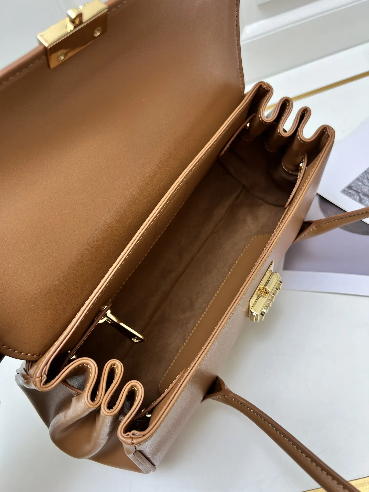 MiuMiu缪缪 茶色 鞄 - 画像 (7)