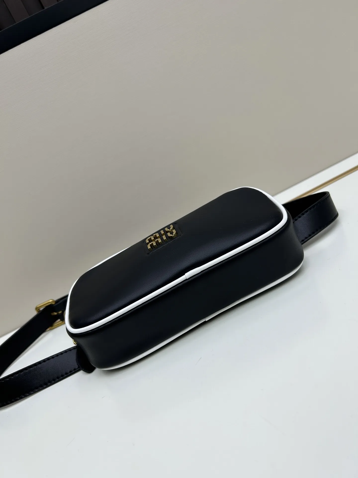 Miu Miu 黒色レザーウエストポーチ - 画像 (6)