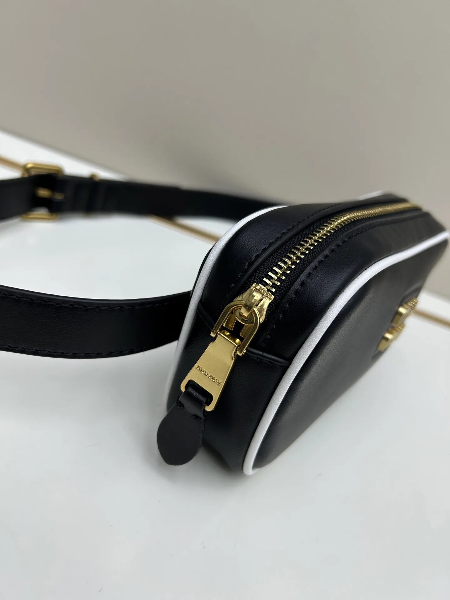 Miu Miu 黒色レザーウエストポーチ - 画像 (7)