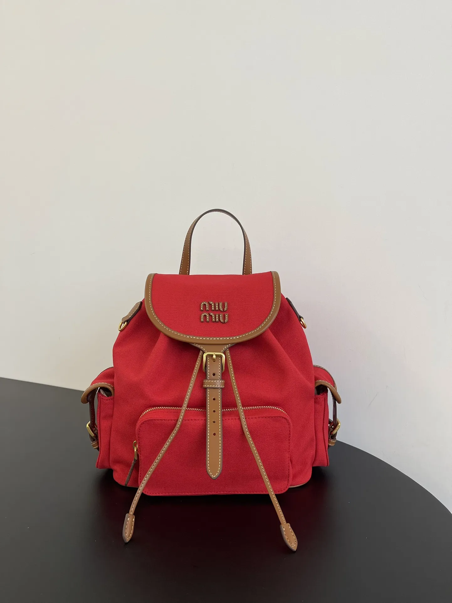 Miu Miu 25ss レッド大サイズキャンバスバックパック