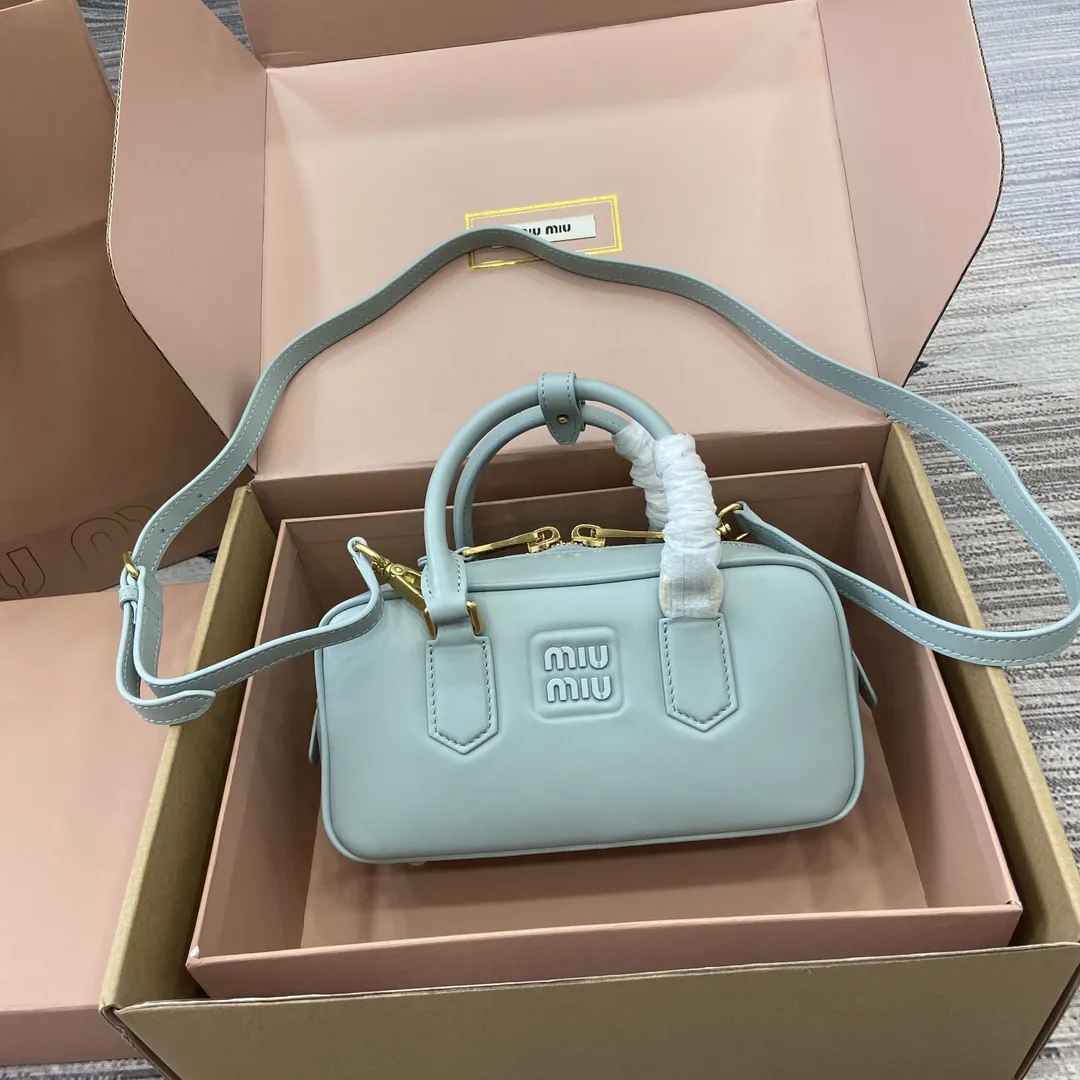 MIU MIU 湖蓝色Arcadia牛革バッグショルダーバッグ