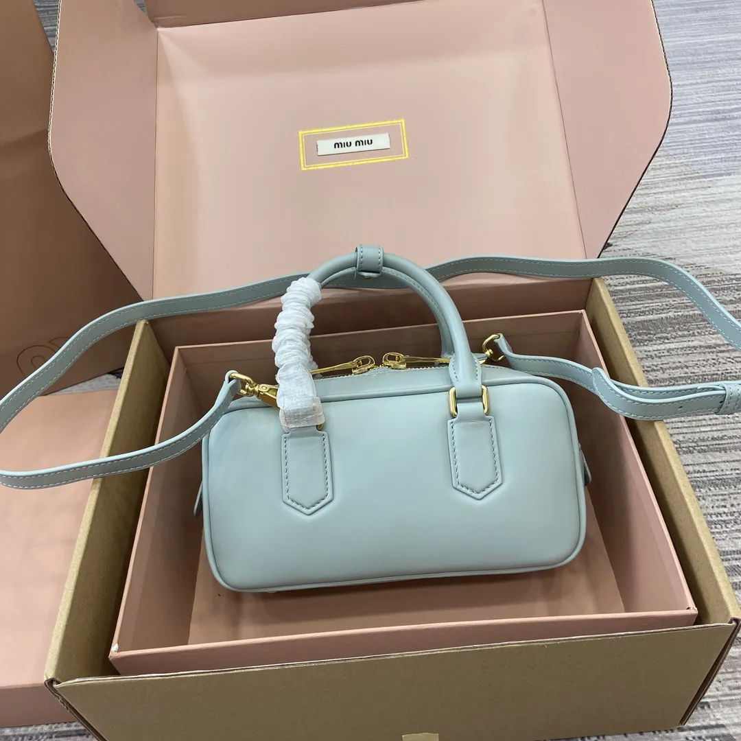 MIU MIU 湖蓝色Arcadia牛革バッグショルダーバッグ - 画像 (3)