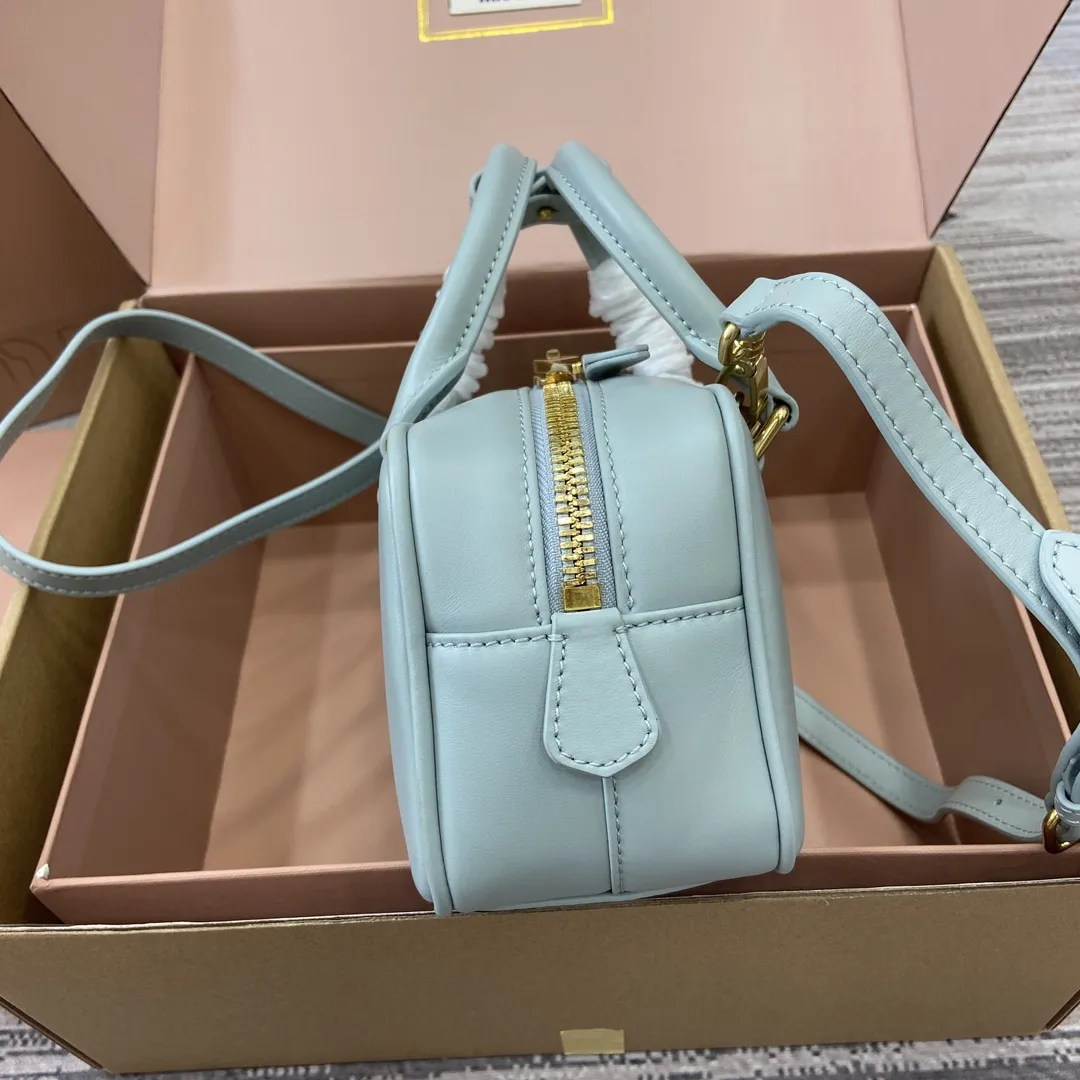 MIU MIU 湖蓝色Arcadia牛革バッグショルダーバッグ - 画像 (4)