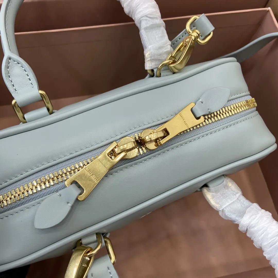 MIU MIU 湖蓝色Arcadia牛革バッグショルダーバッグ - 画像 (9)