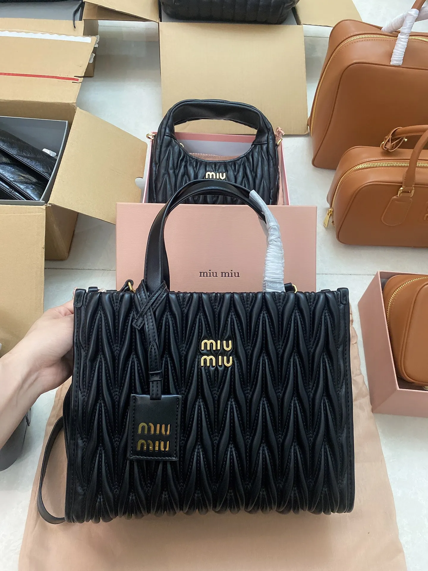 ミウミウ ブラック トートバッグ マトラッセ