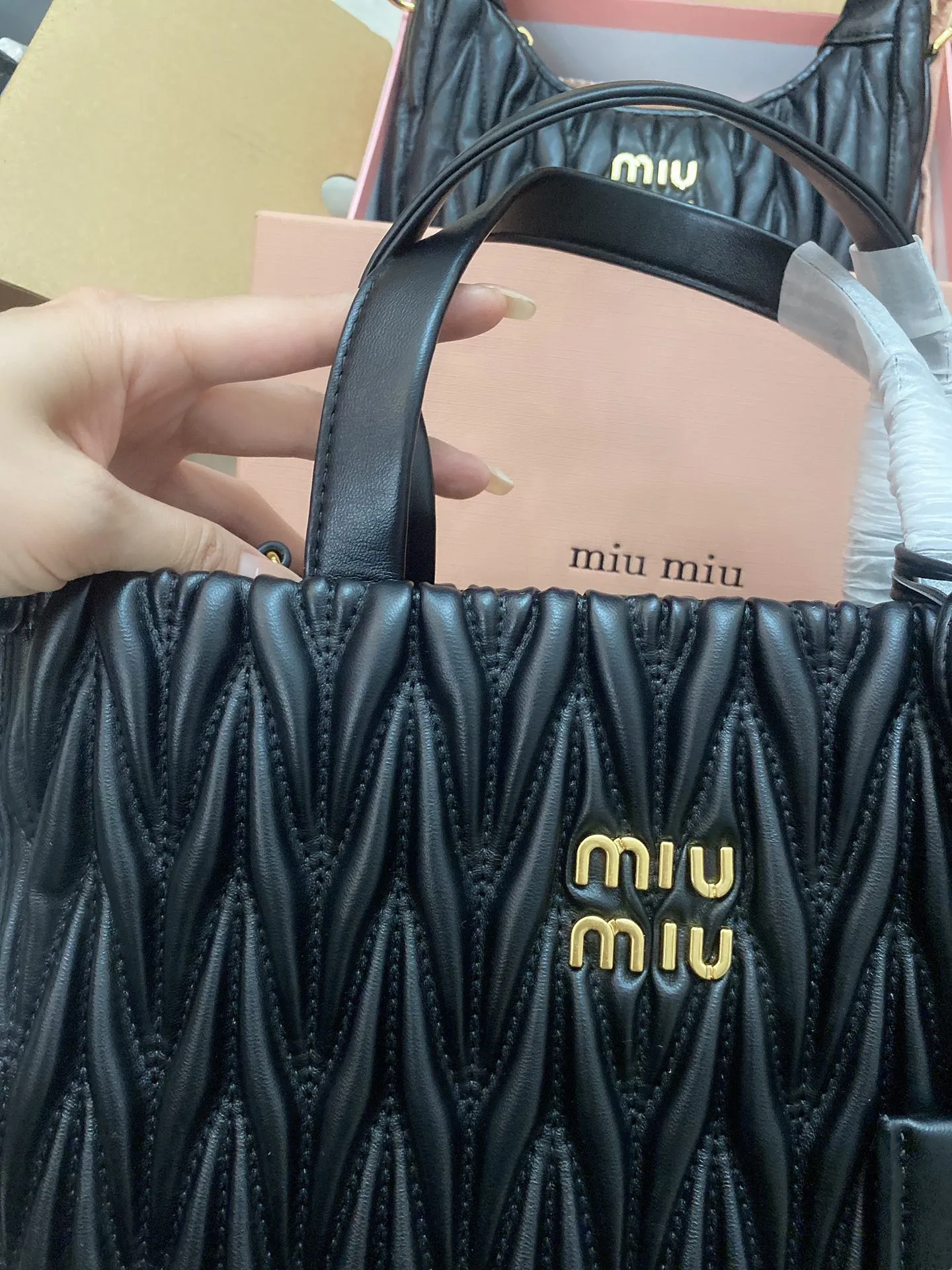 ミウミウ ブラック トートバッグ マトラッセ - 画像 (5)