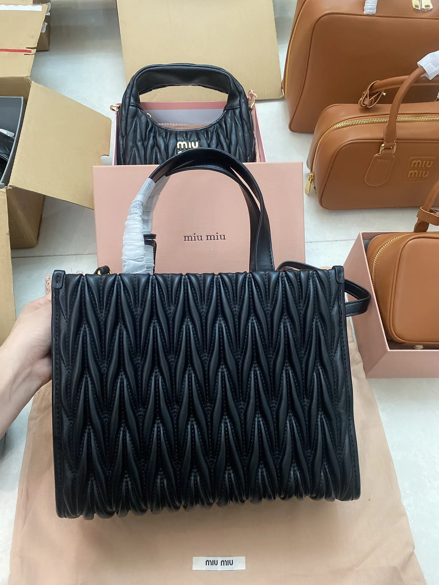 ミウミウ ブラック トートバッグ マトラッセ - 画像 (6)