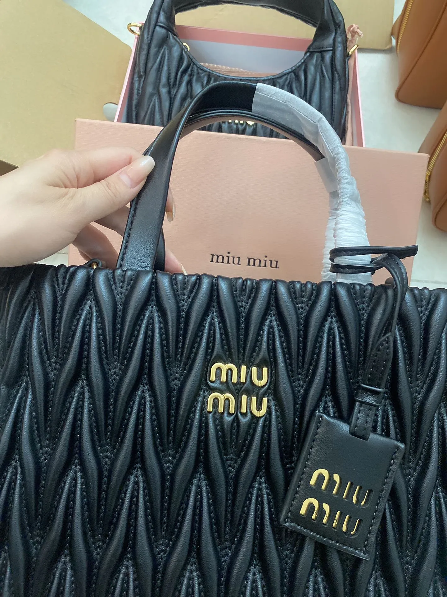 ミウミウ ブラック トートバッグ マトラッセ - 画像 (7)