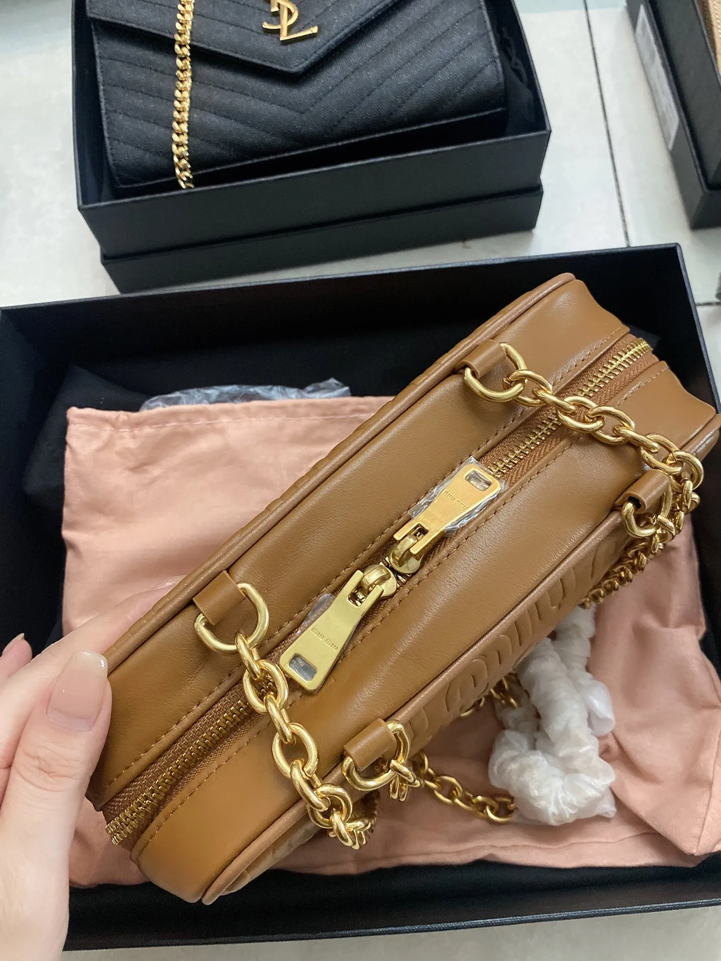 ミウミウ 茶色 プリント カメラバッグ - 画像 (4)