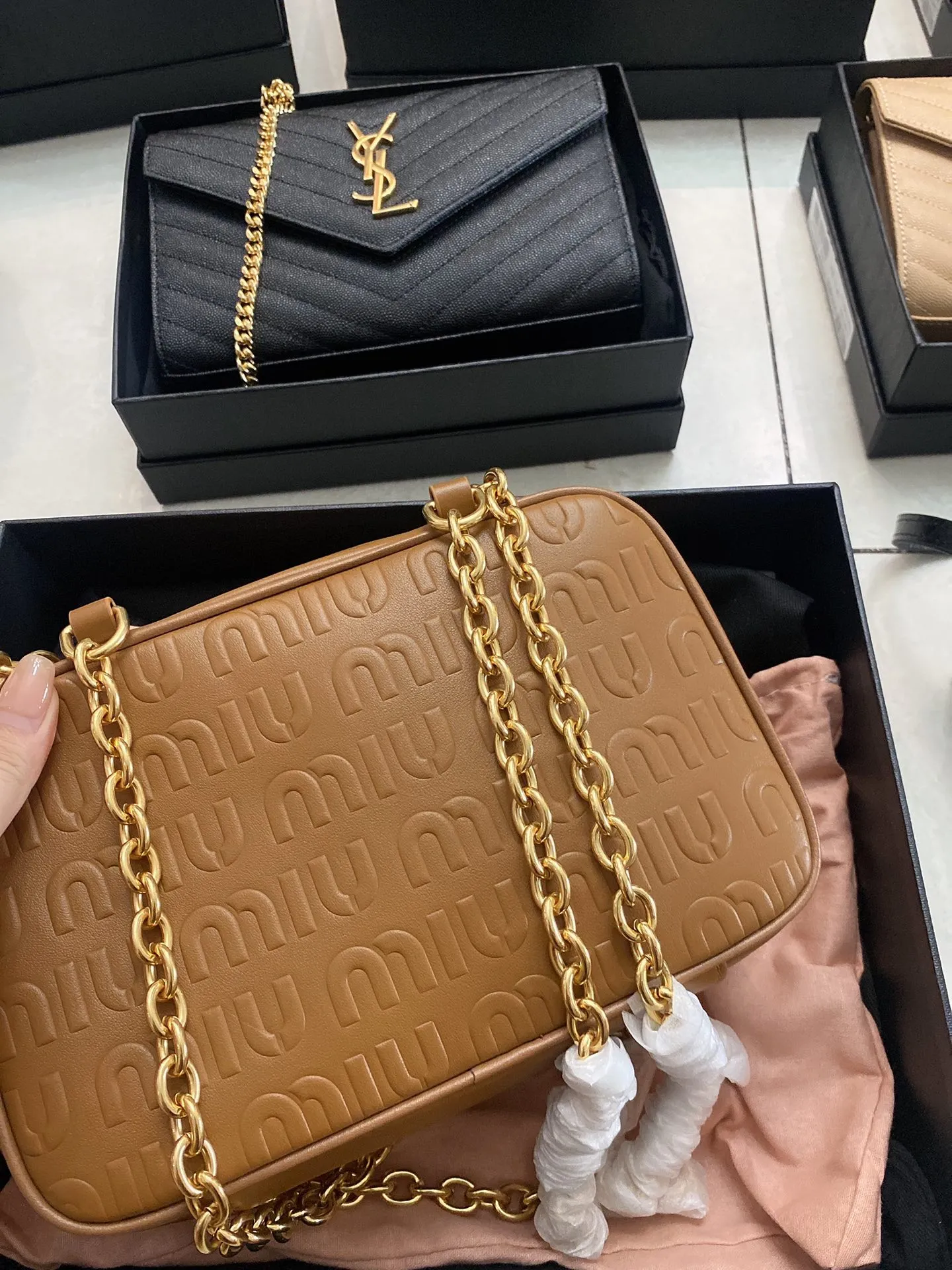 ミウミウ 茶色 プリント カメラバッグ - 画像 (5)