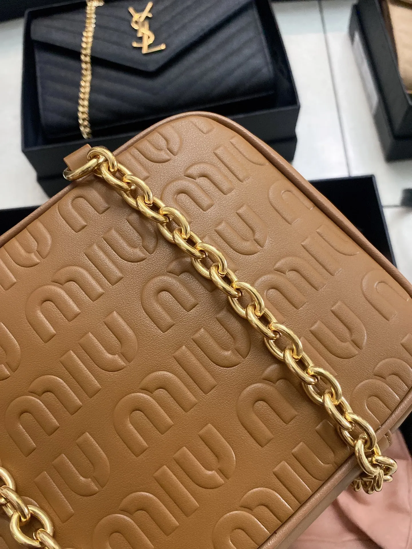 ミウミウ 茶色 プリント カメラバッグ - 画像 (9)