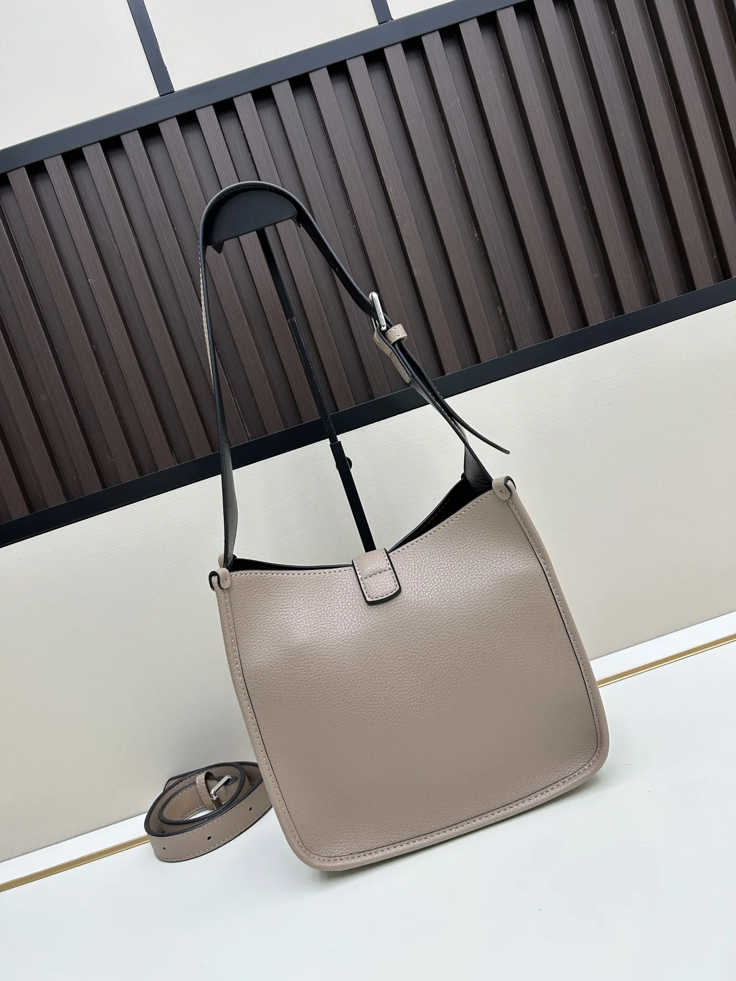 プラダ ベージュ ショルダーバッグ 3537# - 画像 (3)