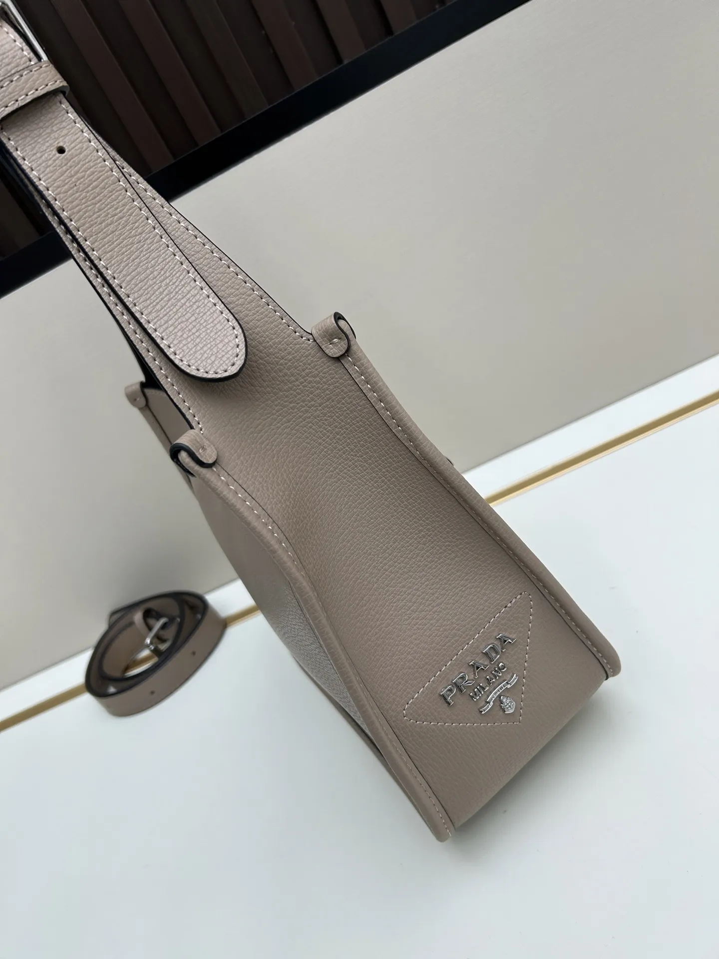 プラダ ベージュ ショルダーバッグ 3537# - 画像 (4)