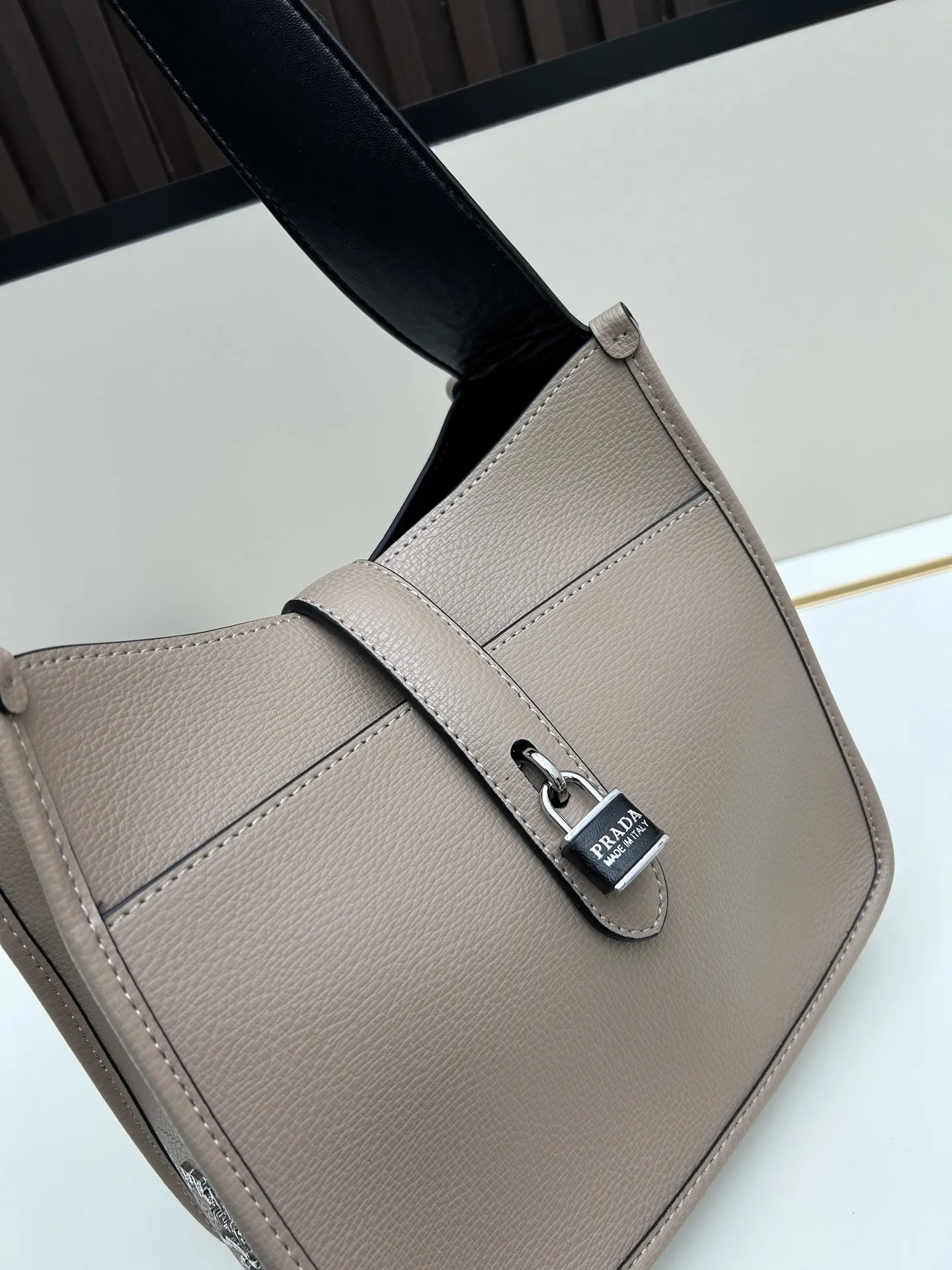プラダ ベージュ ショルダーバッグ 3537# - 画像 (5)