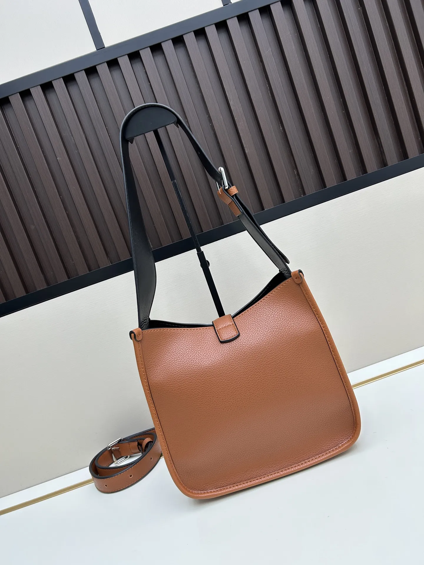 プラダ 2025新作 茶色 ロックバッグ 3537# - 画像 (3)