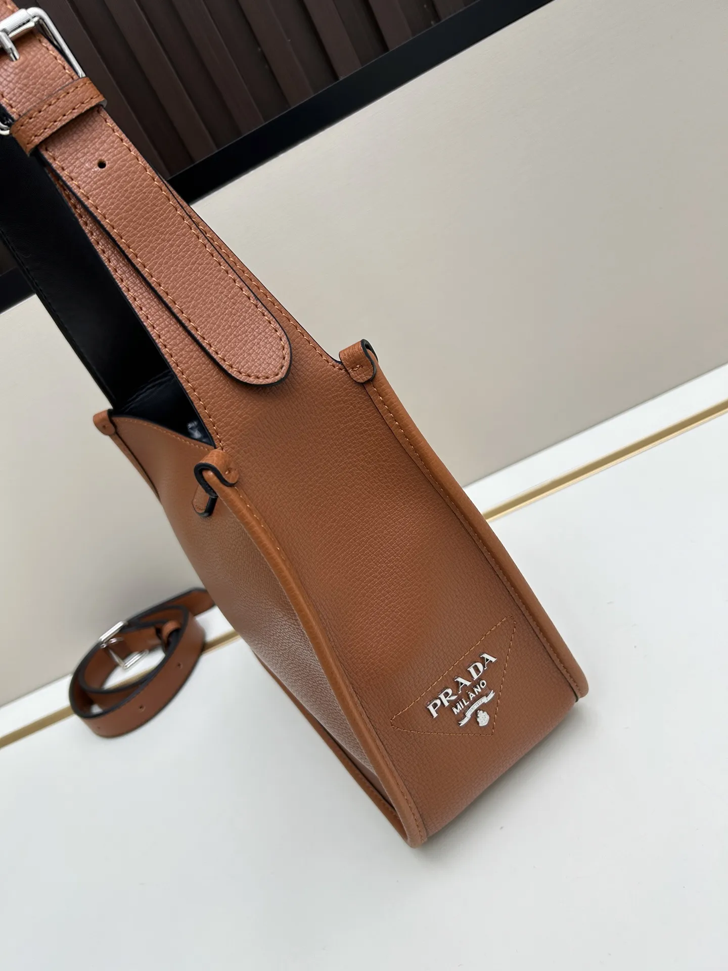 プラダ 2025新作 茶色 ロックバッグ 3537# - 画像 (4)
