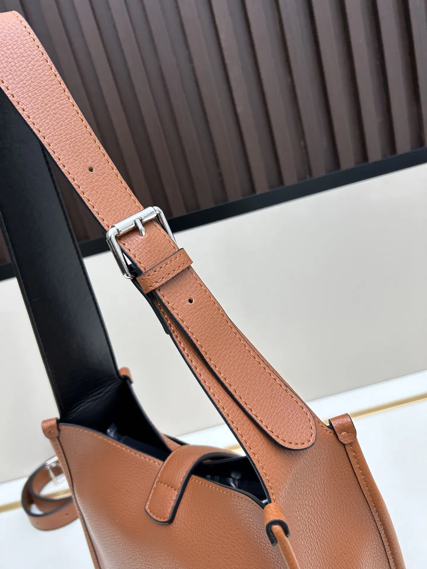 プラダ 2025新作 茶色 ロックバッグ 3537# - 画像 (7)