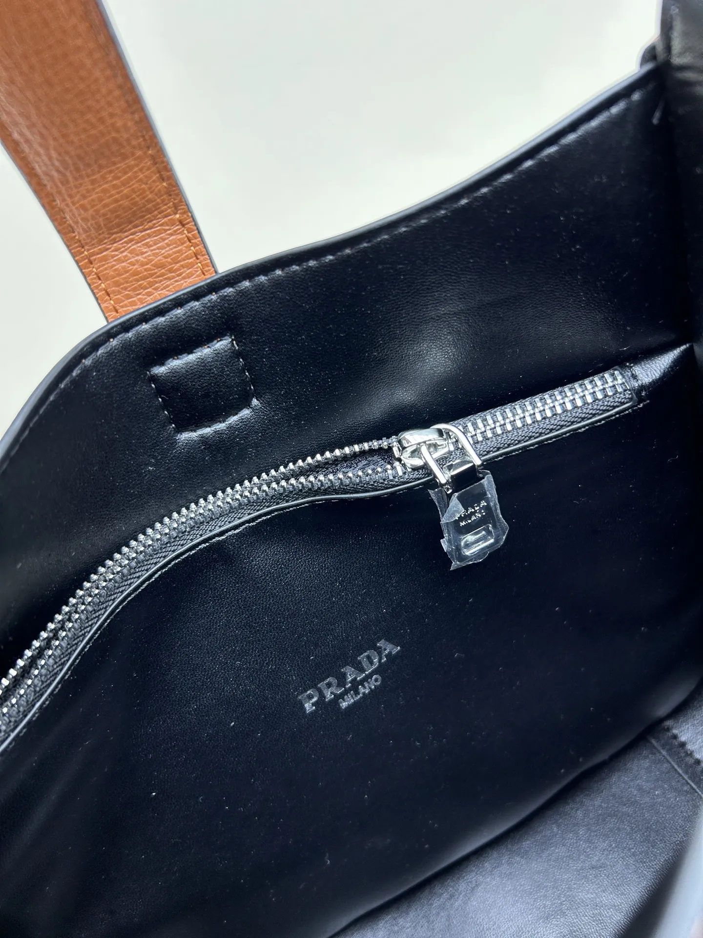 プラダ 2025新作 茶色 ロックバッグ 3537# - 画像 (9)