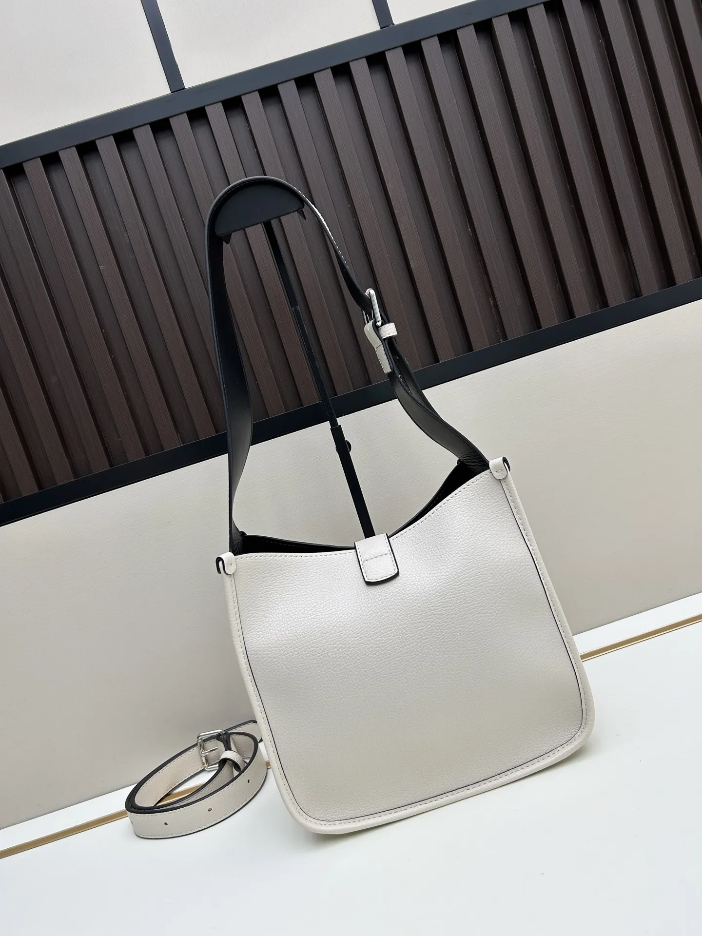 プラダ ホワイト クロスボディバッグ 3537# - 画像 (3)