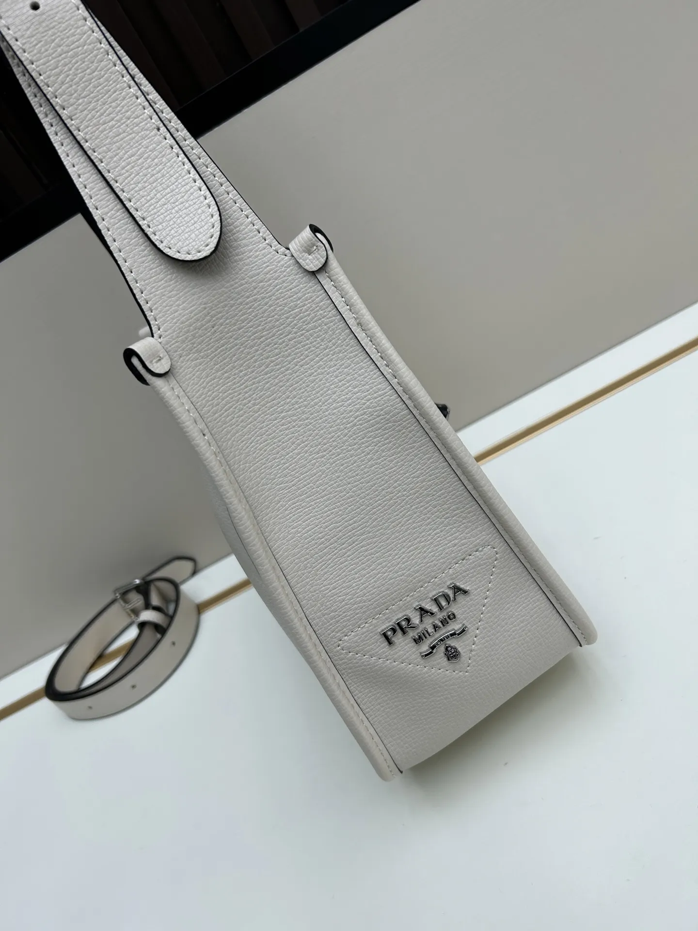プラダ ホワイト クロスボディバッグ 3537# - 画像 (4)