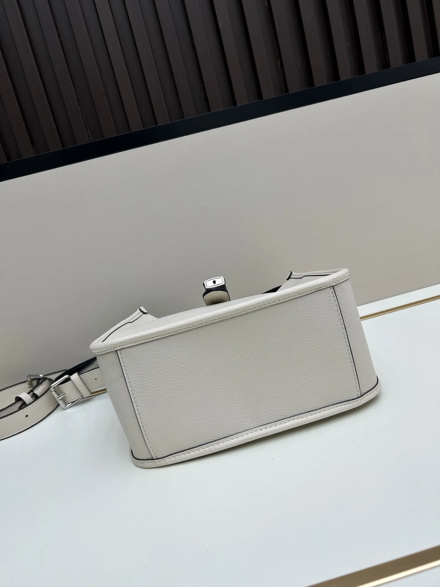 プラダ ホワイト クロスボディバッグ 3537# - 画像 (6)