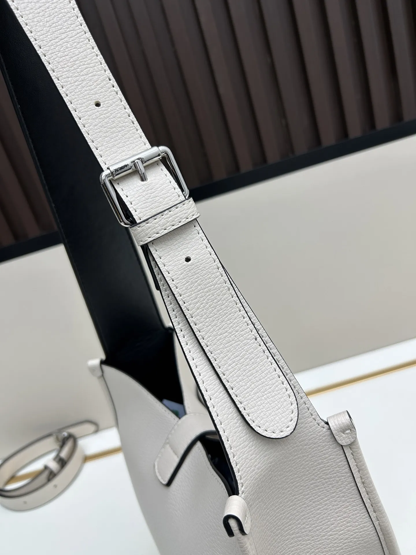 プラダ ホワイト クロスボディバッグ 3537# - 画像 (7)