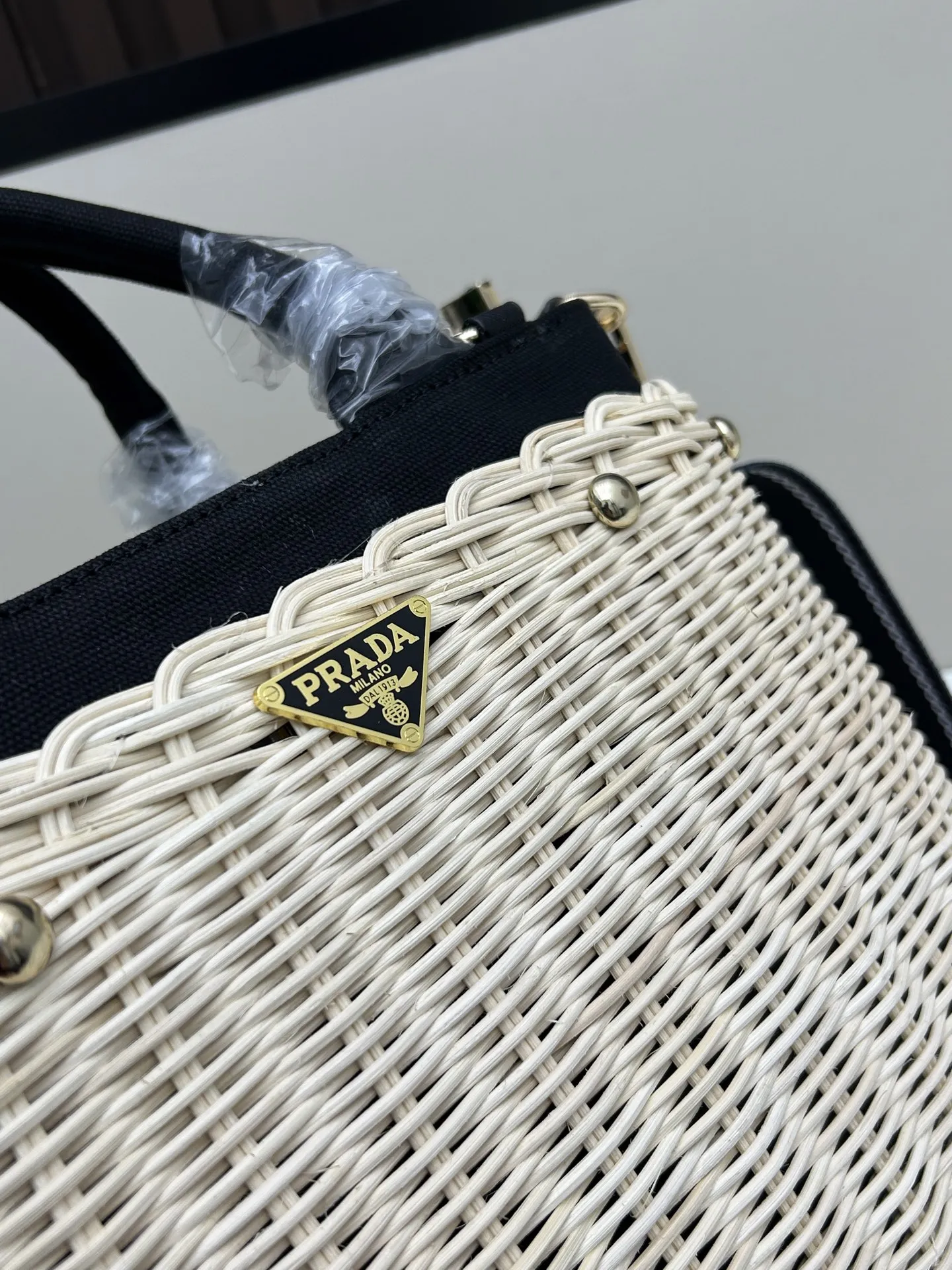 Prada プラダ 黒白 ストローバッグ 2530 - 画像 (5)