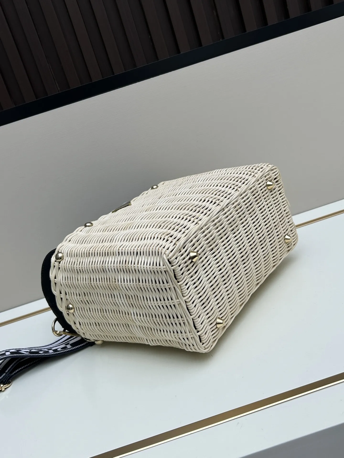 Prada プラダ 黒白 ストローバッグ 2530 - 画像 (6)