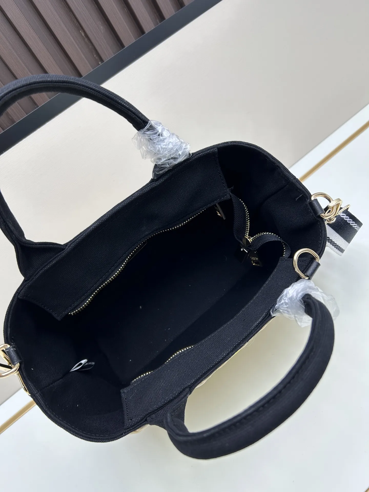 Prada プラダ 黒白 ストローバッグ 2530 - 画像 (8)